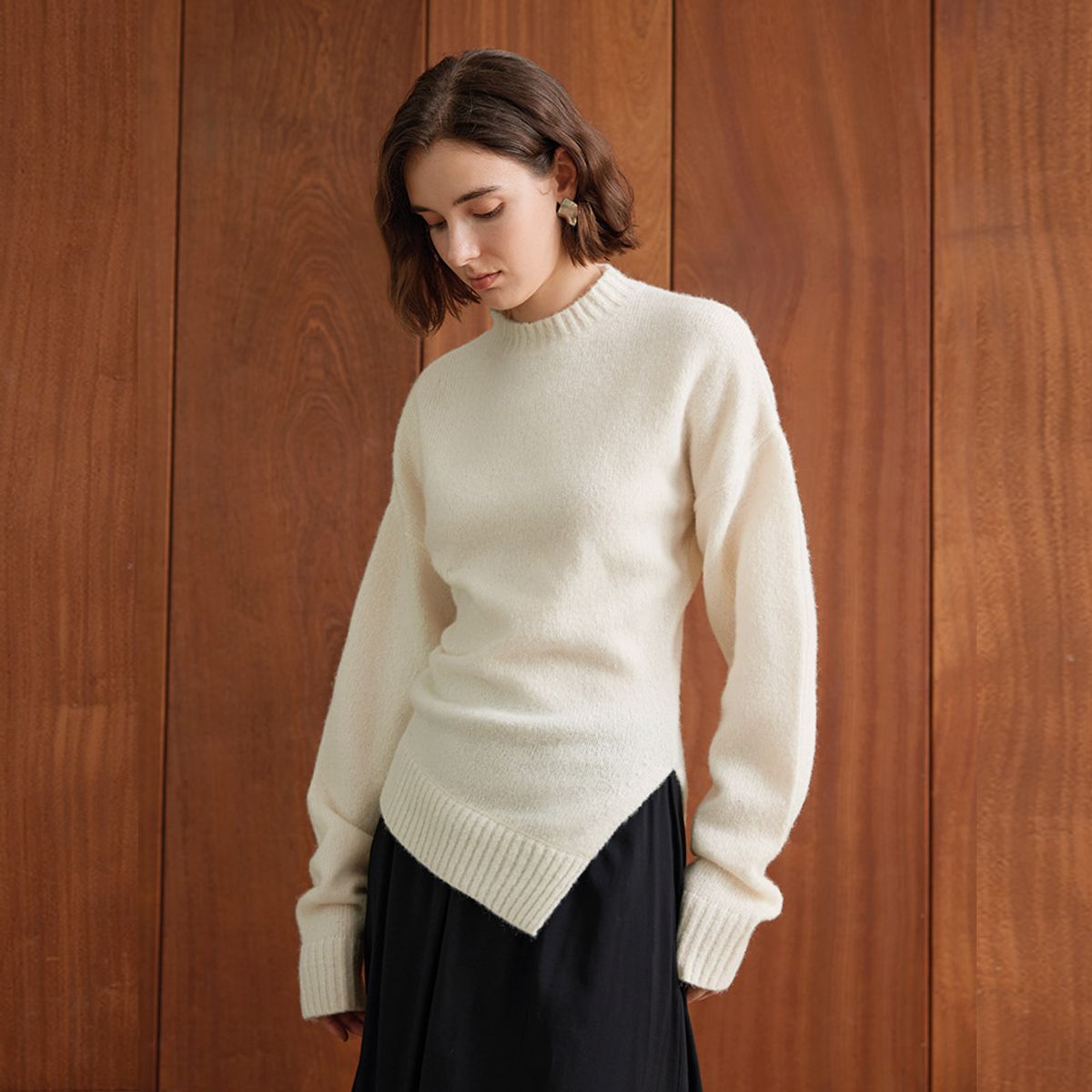 와이와이아이엠(YYIAM) YY_Hem slit casual knit top