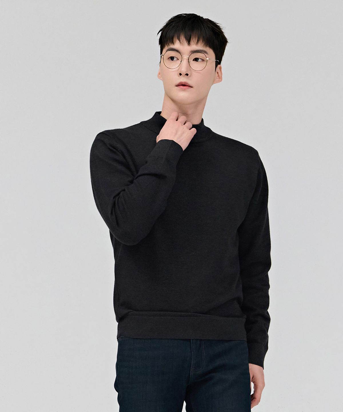 체이스컬트(CHASECULT) 남성 에센셜 반넥 스웨터-차콜