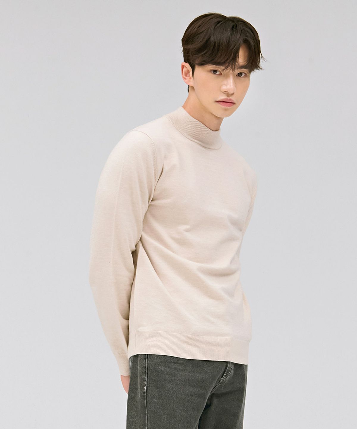 체이스컬트(CHASECULT) 남성 에센셜 반넥 스웨터-베이지