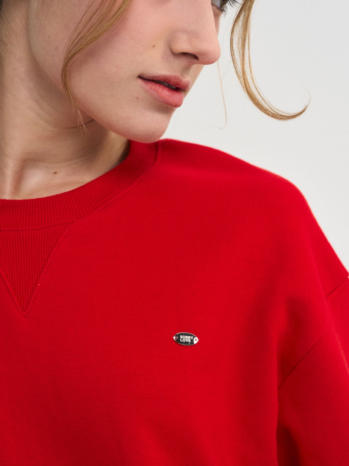 쏘리, 투 머치 러브(SORRY, TOO MUCH LOVE) Passion Logo Crop Sweatshirt_Red