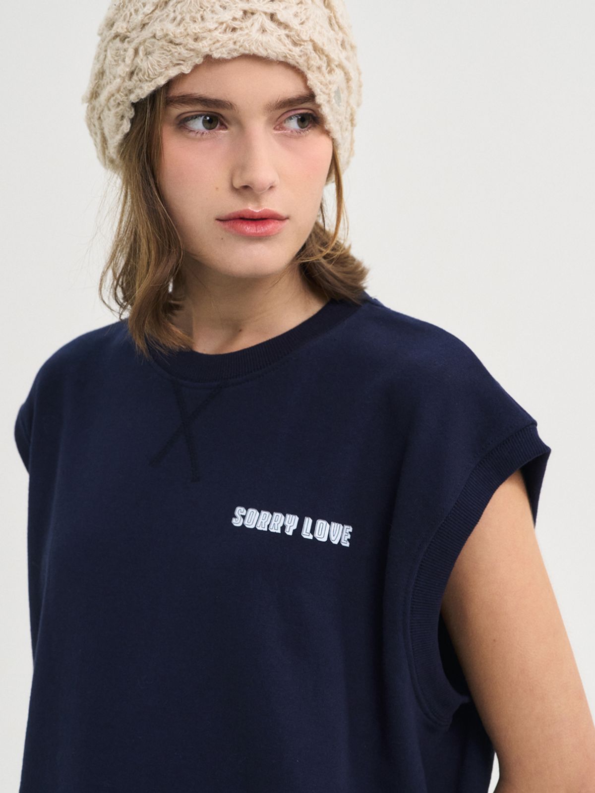 쏘리, 투 머치 러브(SORRY, TOO MUCH LOVE) Wild Flower Sweat Vest_Navy