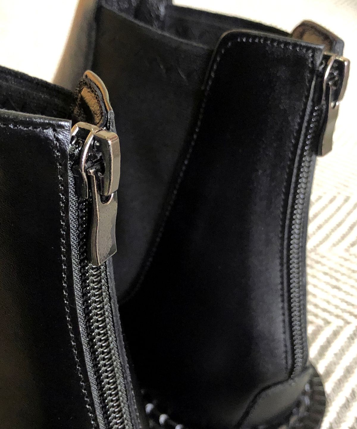 조앤슈(JOENSHOE) 백지퍼 릴 워커 첼시부츠 블랙
