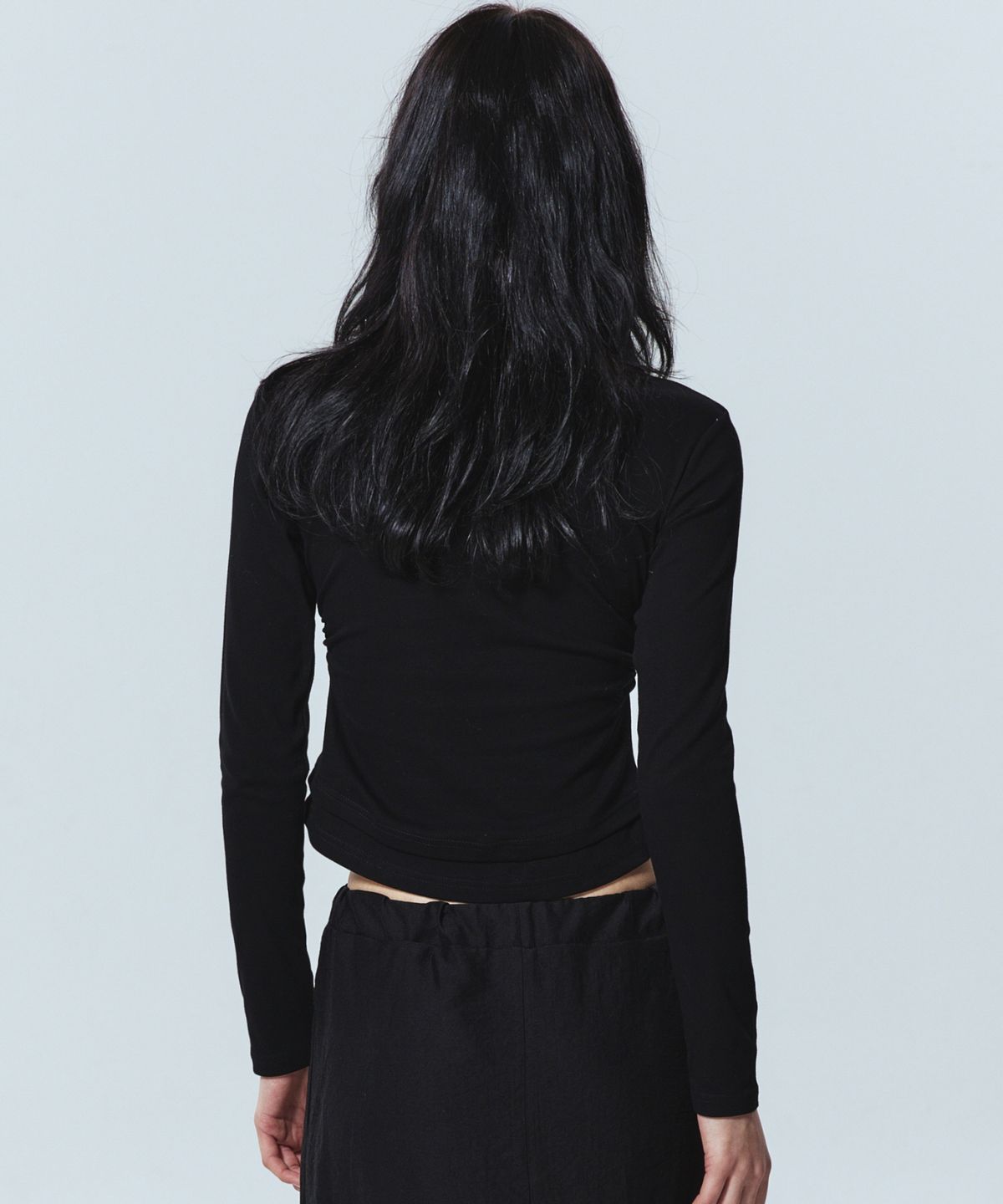 닉앤니콜(NICK&NICOLE) MINIMAL SHIRRING DOUBLE LAYERED TOP_BLACK