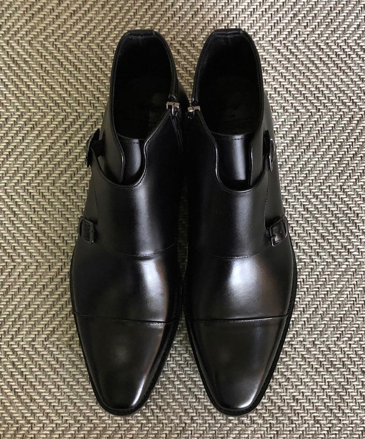 조앤슈(JOENSHOE) 하모닉 더믈몽크 미들부츠 블랙