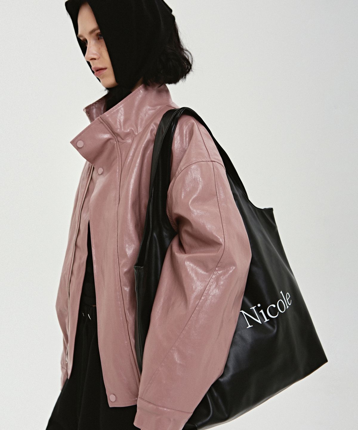 닉앤니콜(NICK&NICOLE) NICOLE LEATHER LOGO PADDING JUMPER_INDI PINK