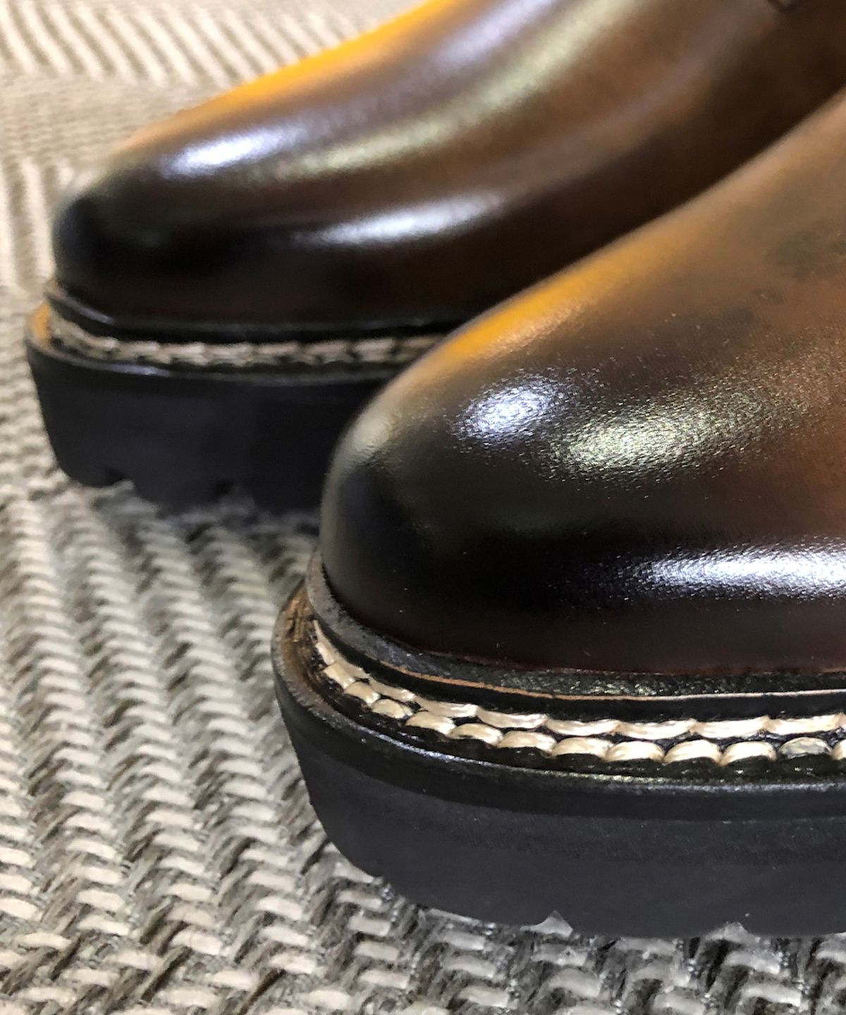 조앤슈(JOENSHOE) 휴만 스티치 더비 워커 옥스퍼드 스테인브라운