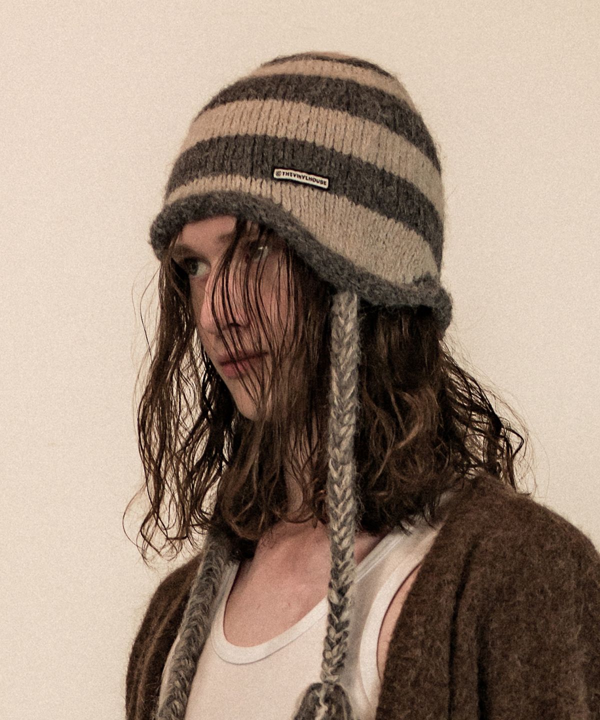 더바이닐하우스(THEVINYLHOUSE) EAR FLAP STRIPE BEANIE GREY