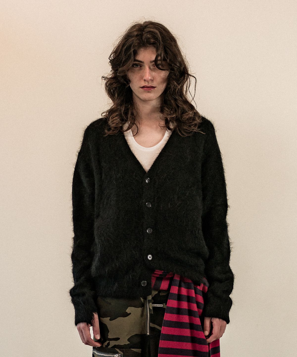 더바이닐하우스(THEVINYLHOUSE) GRUNGE CARDIGAN BLACK