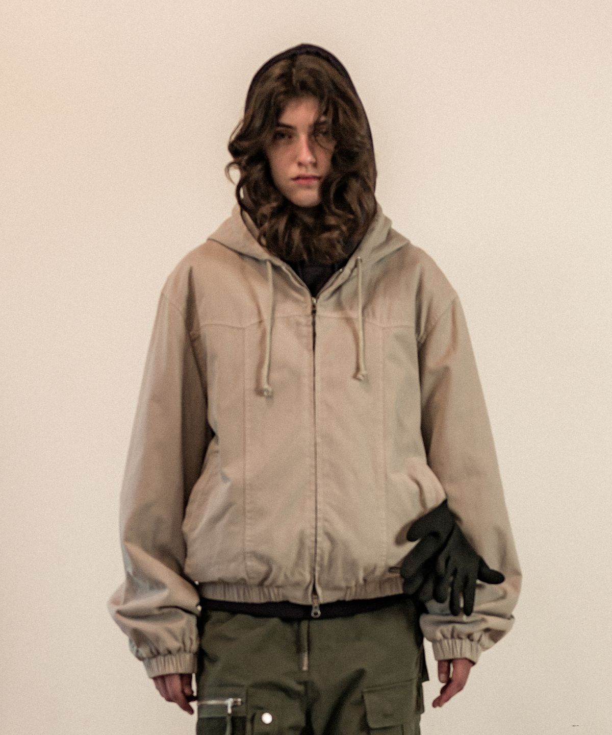 더바이닐하우스(THEVINYLHOUSE) DYED HOODED WORK JACKET  SAND