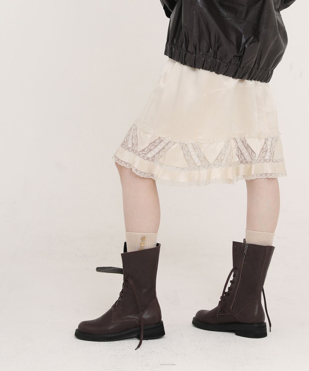 슈바이초이(SHOEBYCHOI) 빈티지 브라운 미들 워커 _블랙 소가죽(4cm)