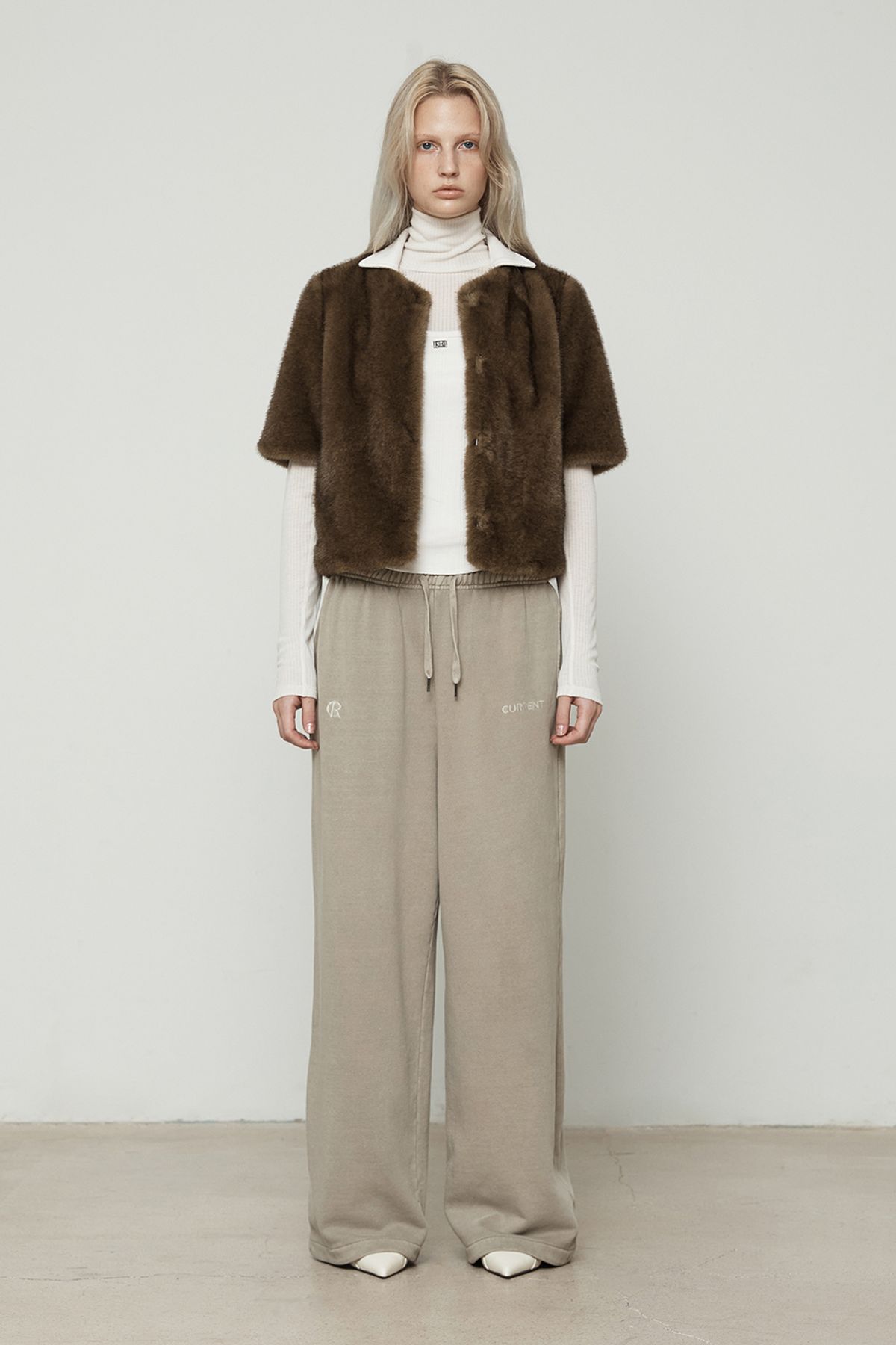 커렌트(CURRENT) FAUX FUR 반팔자켓 [카멜]