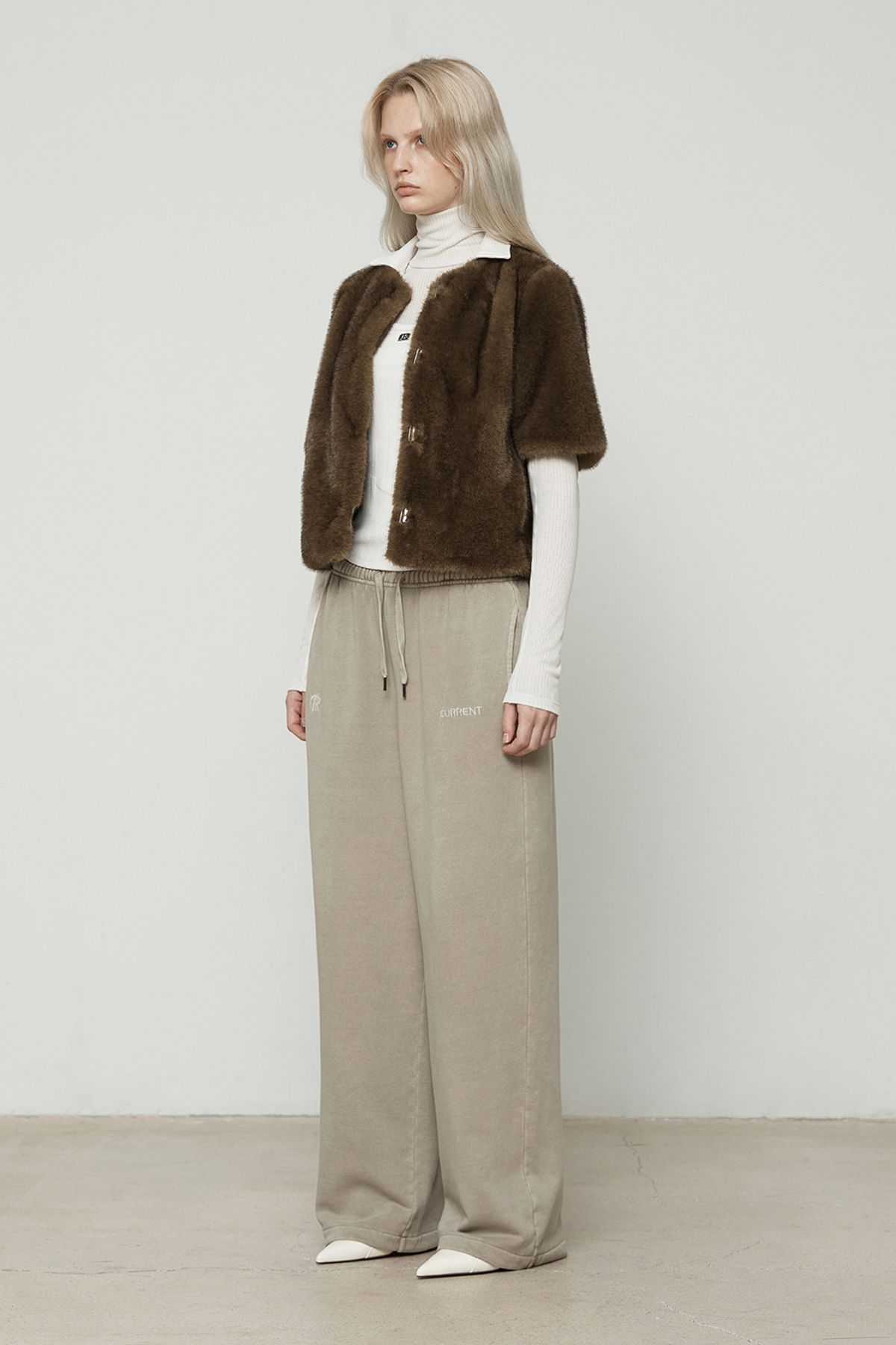커렌트(CURRENT) FAUX FUR 반팔자켓 [카멜]
