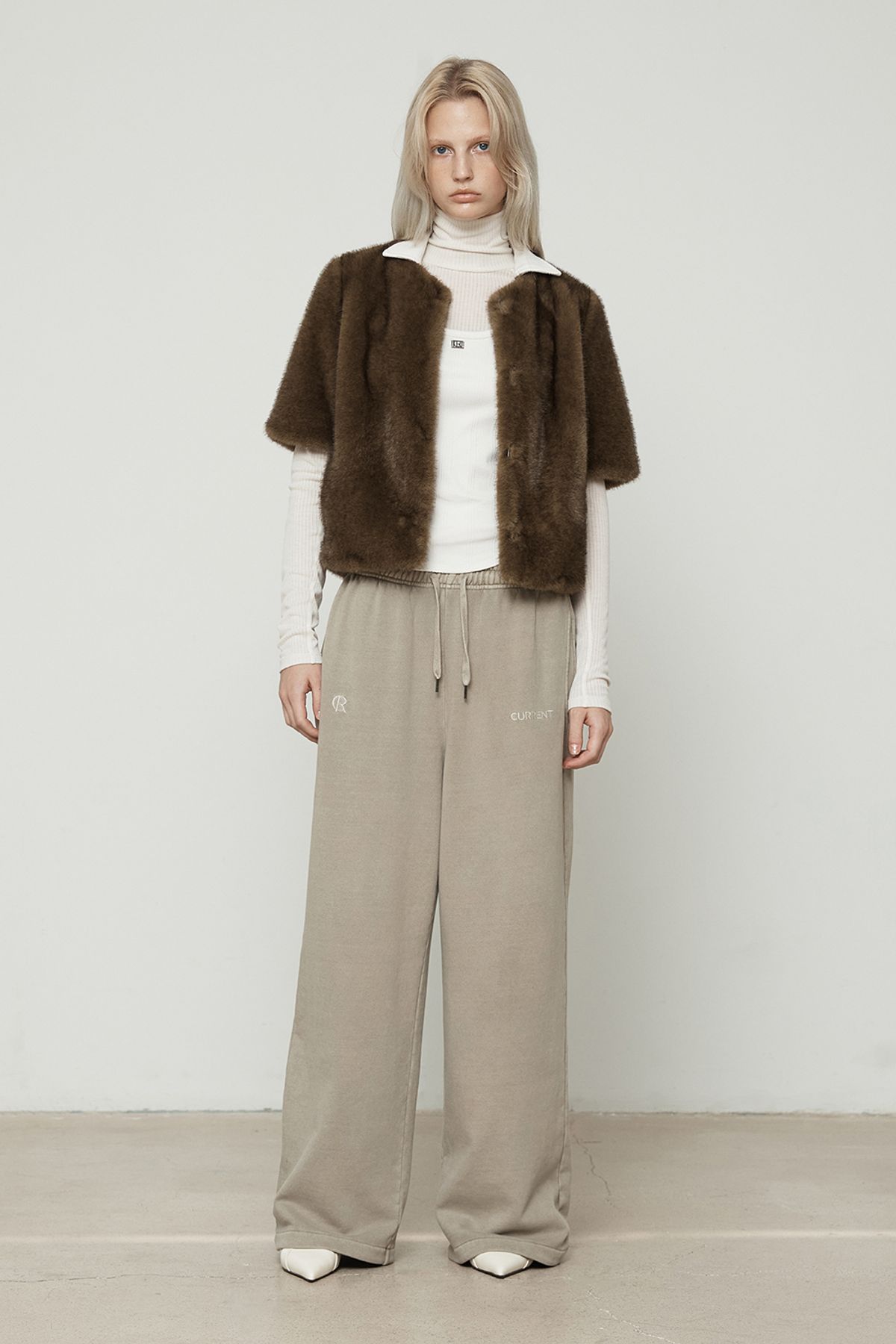 커렌트(CURRENT) FAUX FUR 반팔자켓 [카멜]
