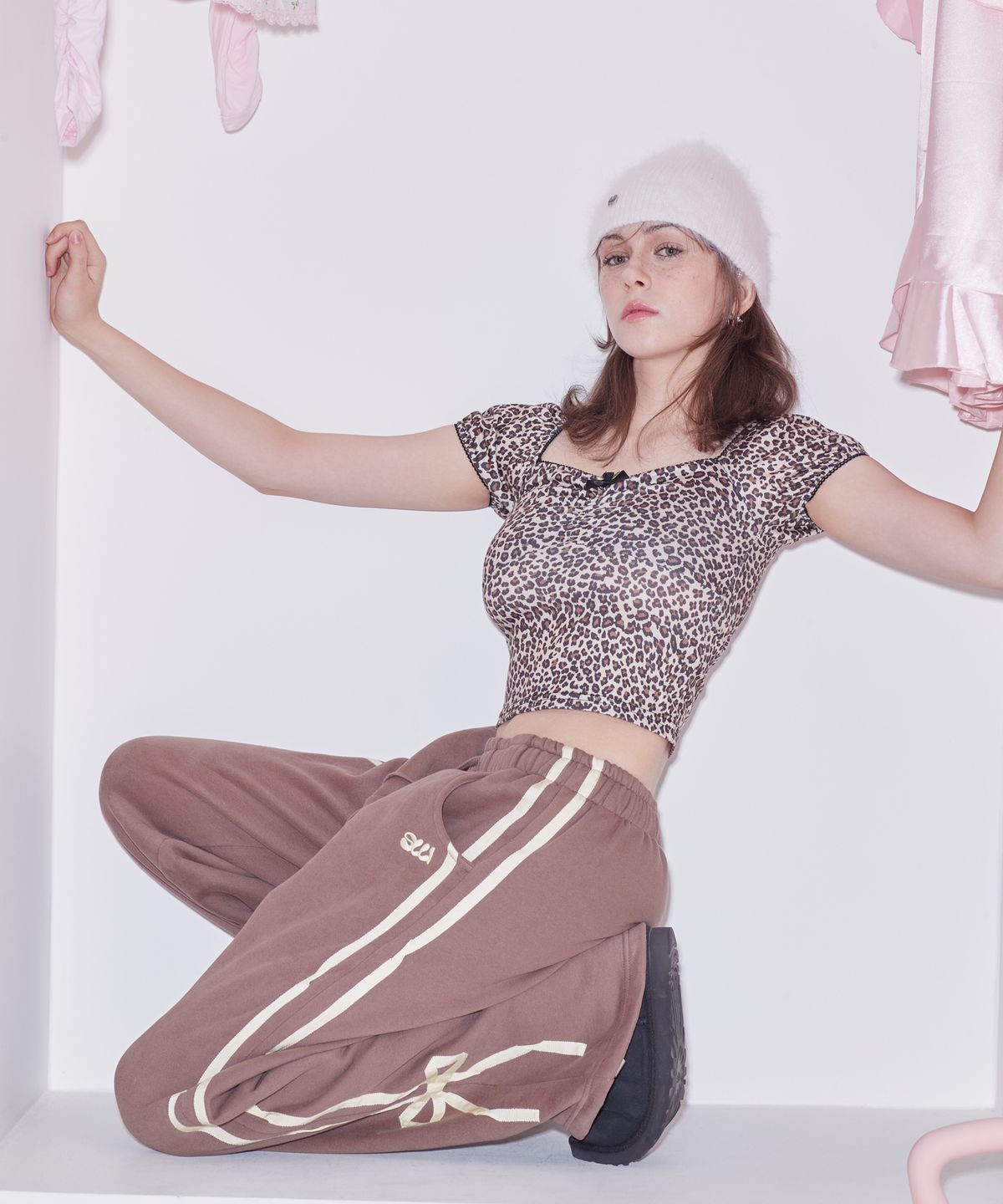 스웻스윗(SWEATSWEET) [RE] SWEET RIBBON SWEAT PANTS - BROWN/YELLOW