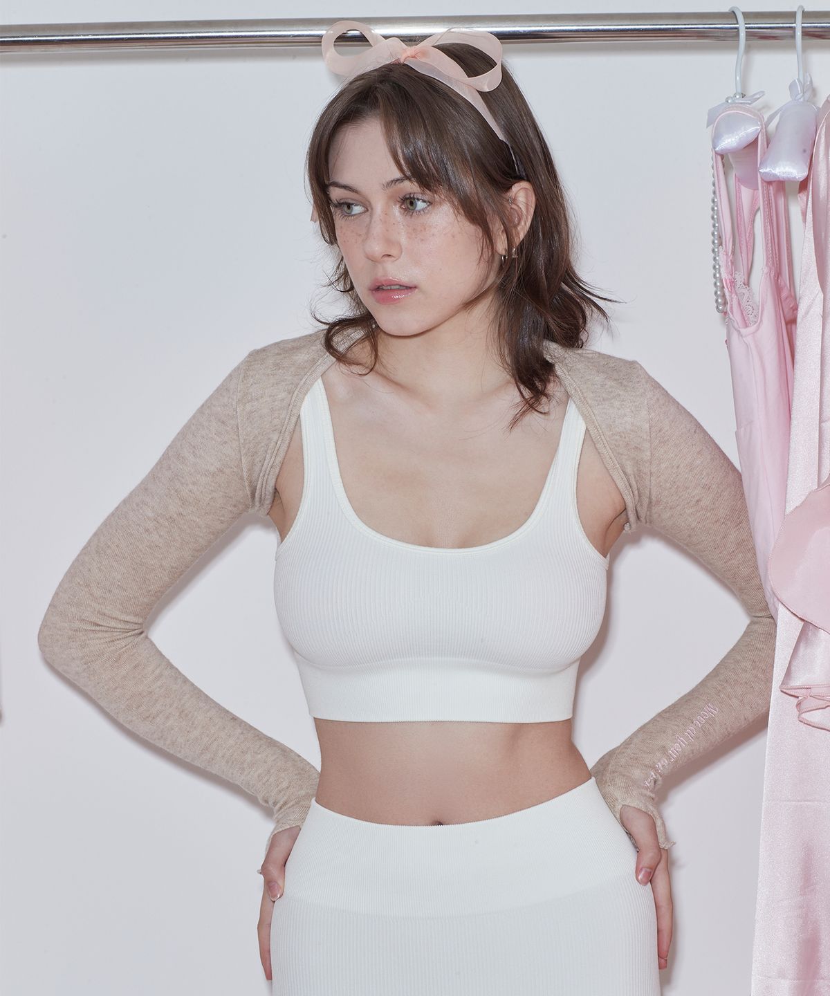 스웻스윗(SWEATSWEET) SOFT CREAM LETTERING BOLERO - BROWN