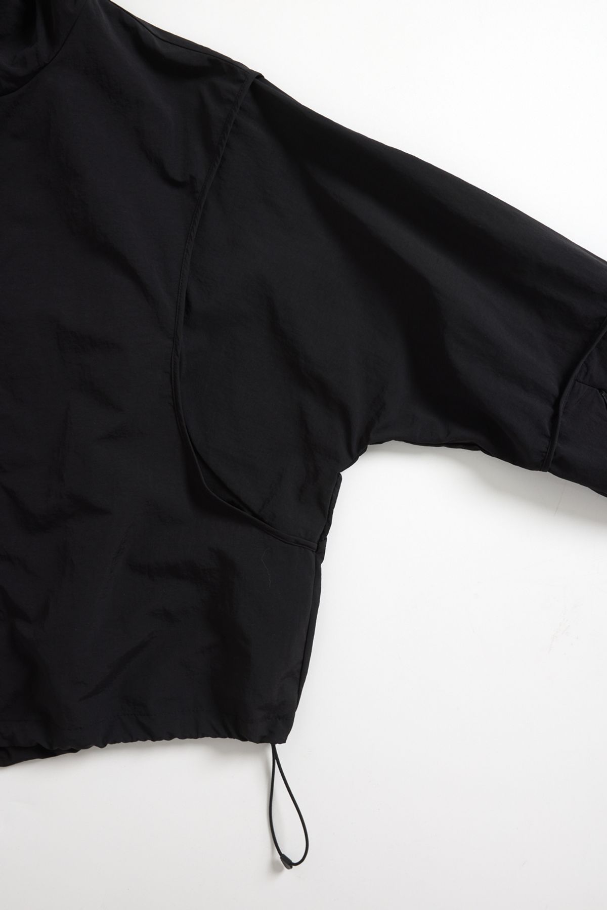 해칭룸(HATCHINGROOM) Crop Windbreaker Black