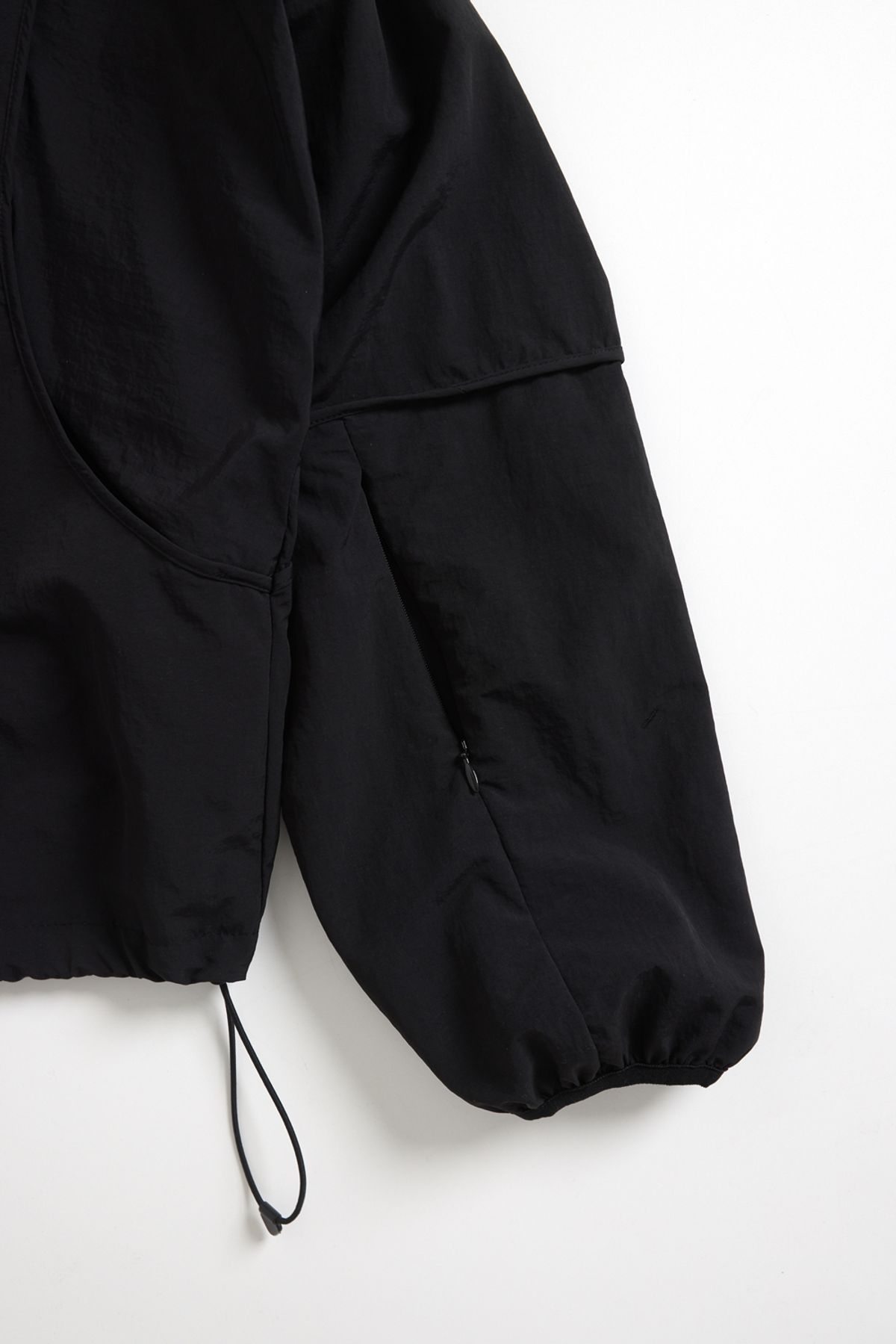 해칭룸(HATCHINGROOM) Crop Windbreaker Black