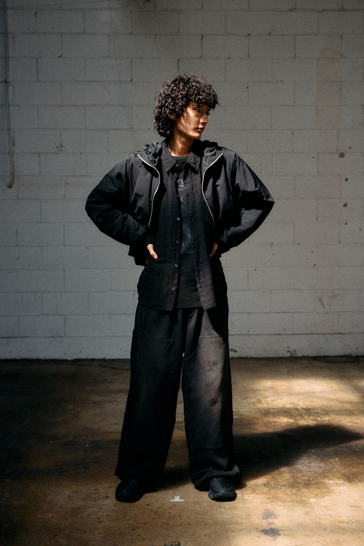 해칭룸(HATCHINGROOM) Crop Windbreaker Black
