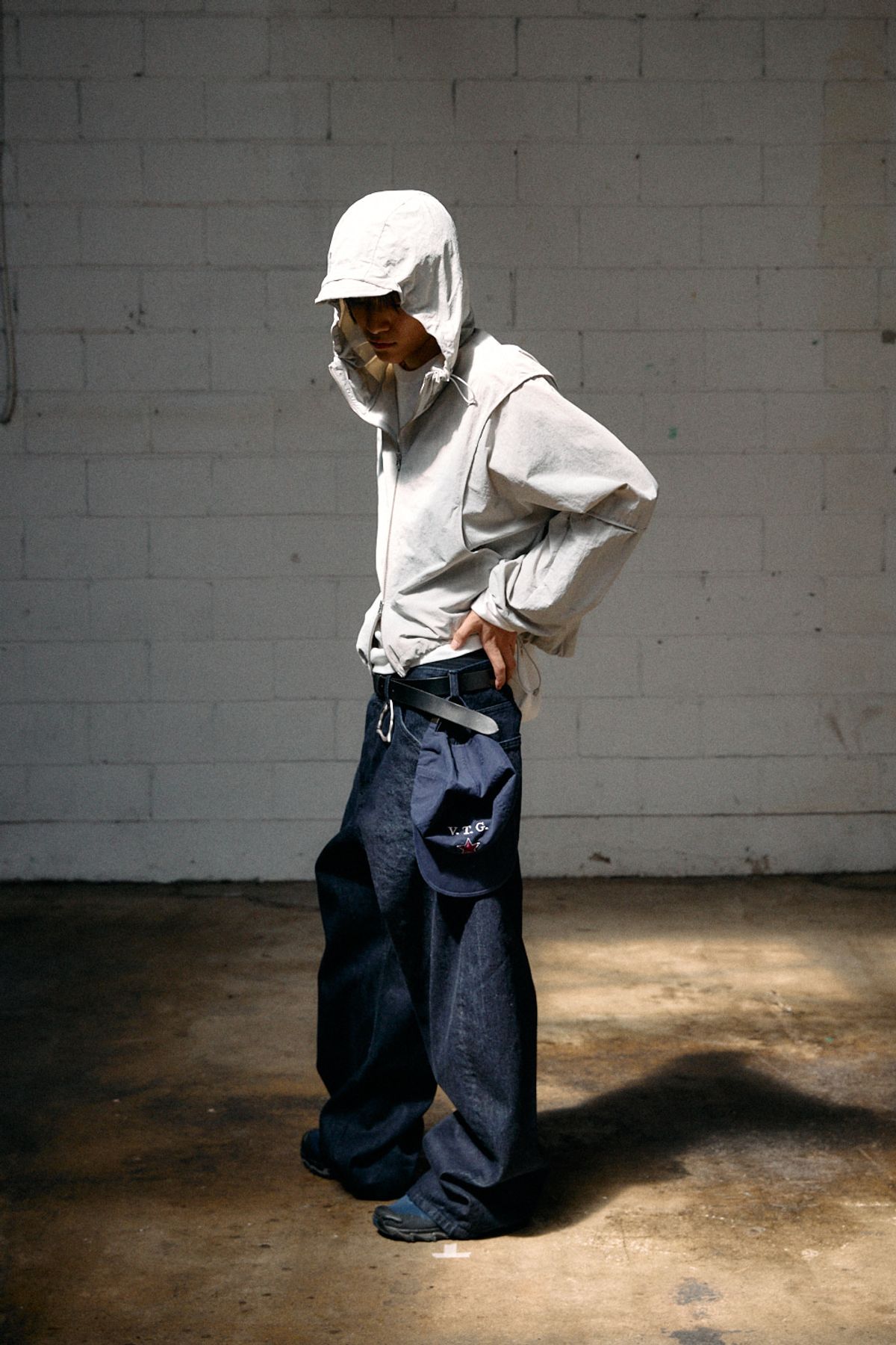 해칭룸(HATCHINGROOM) Crop Windbreaker Light Grey