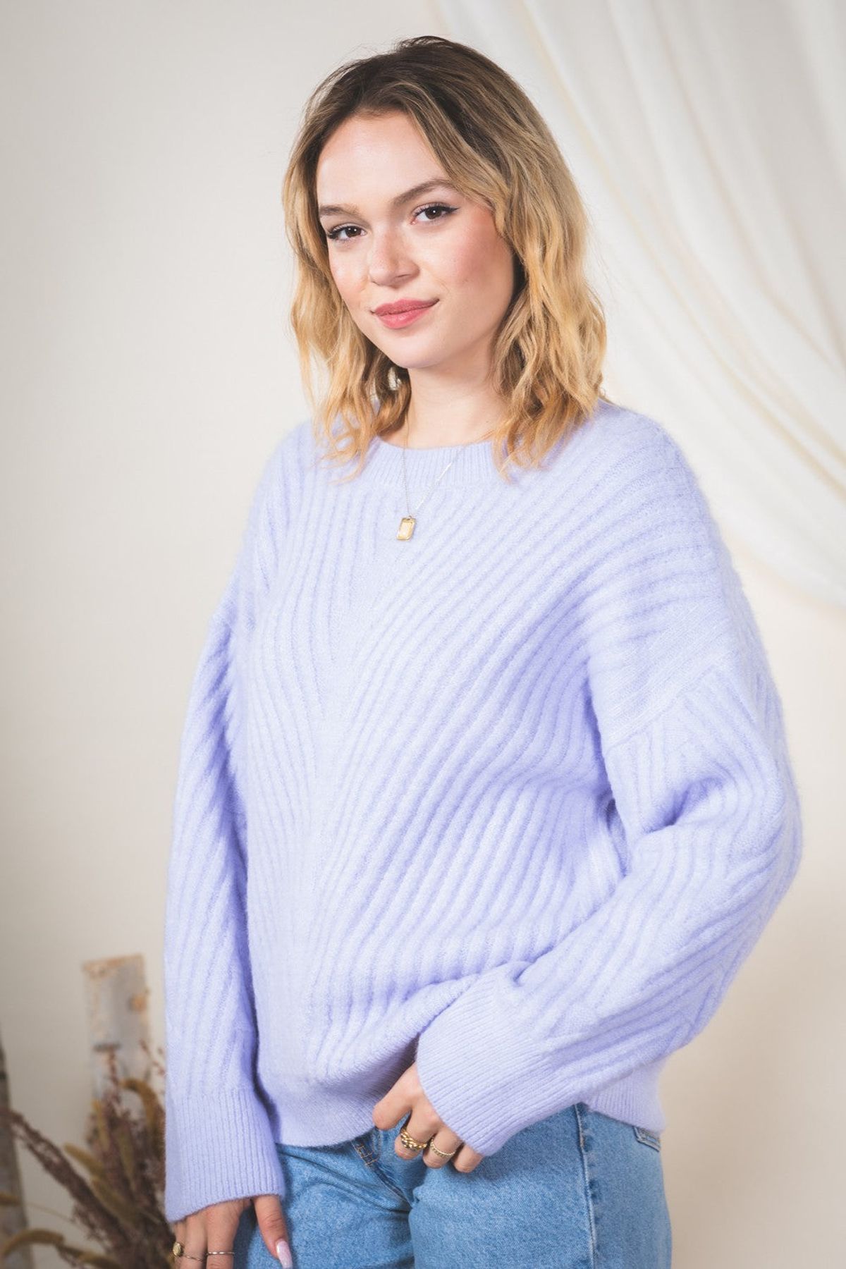 뉴인(NEWIN) 쉐브론 골지 브러쉬 니트 스웨터