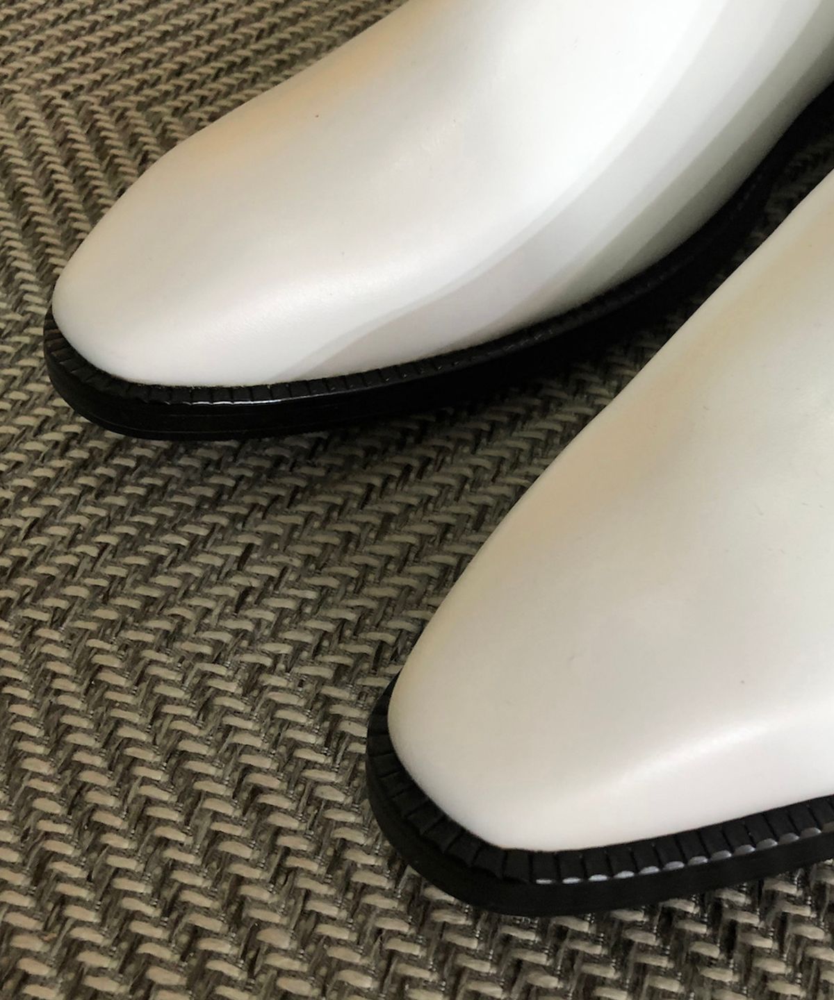 조앤슈(JOENSHOE) 릴 밴딩 첼시부츠 화이트