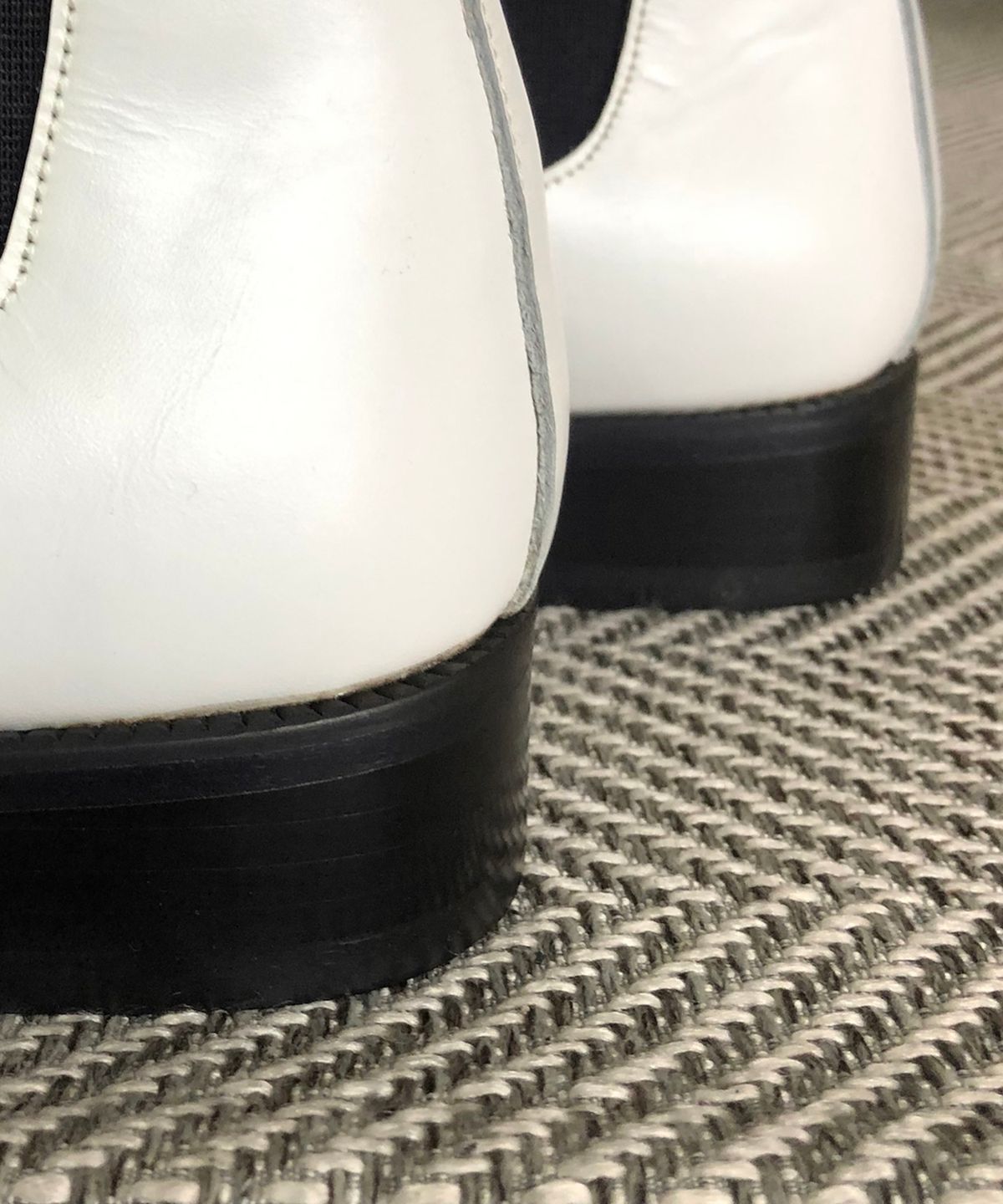조앤슈(JOENSHOE) 릴 밴딩 첼시부츠 화이트