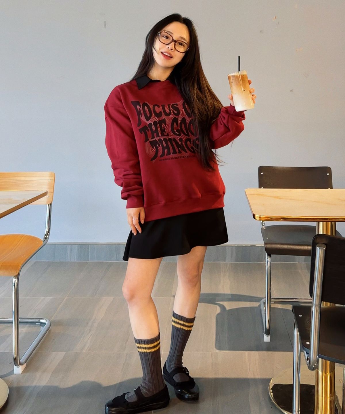 낫띵이즈베럴댄미(NOTHINGISBETTERTHANME) GEOMETRY LETTERING SWEATSHIRT_burgundy