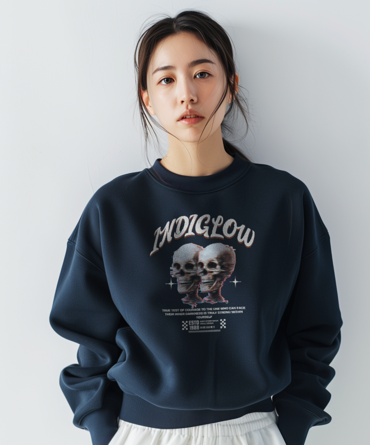 인디글로우(INDIGLOW) 스켈레톤 글리치 맨투맨 할로윈 스웨트 셔츠