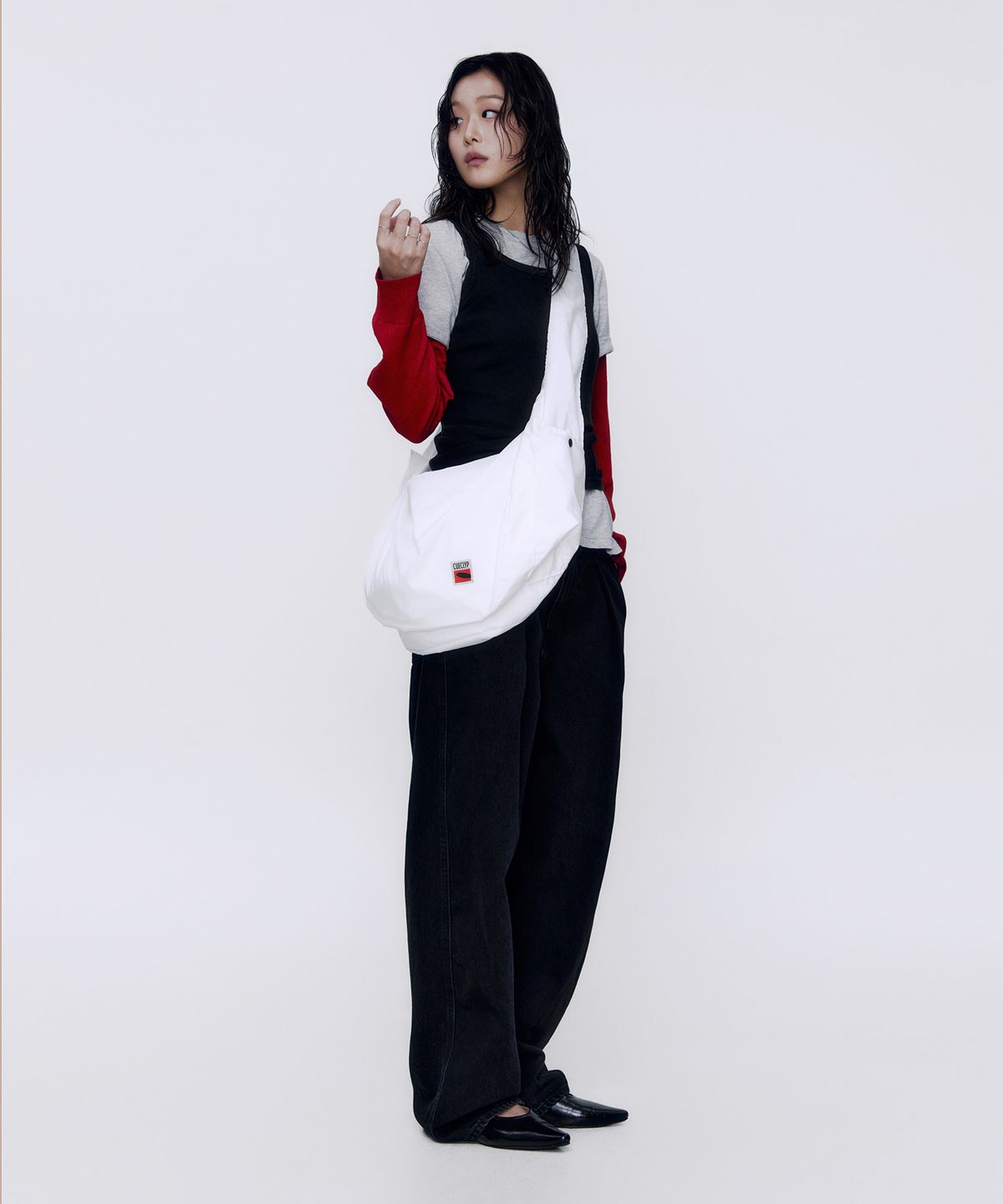 큐클리프(CUECLYP) [PAPARAZZI] Soft Hobo Bag (White)