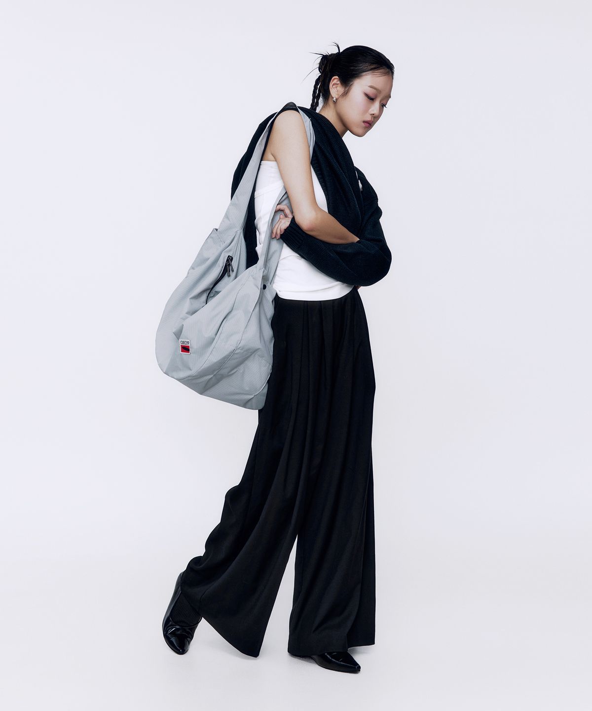 큐클리프(CUECLYP) [PAPARAZZI] Standard Hobo Bag (Light Gray)