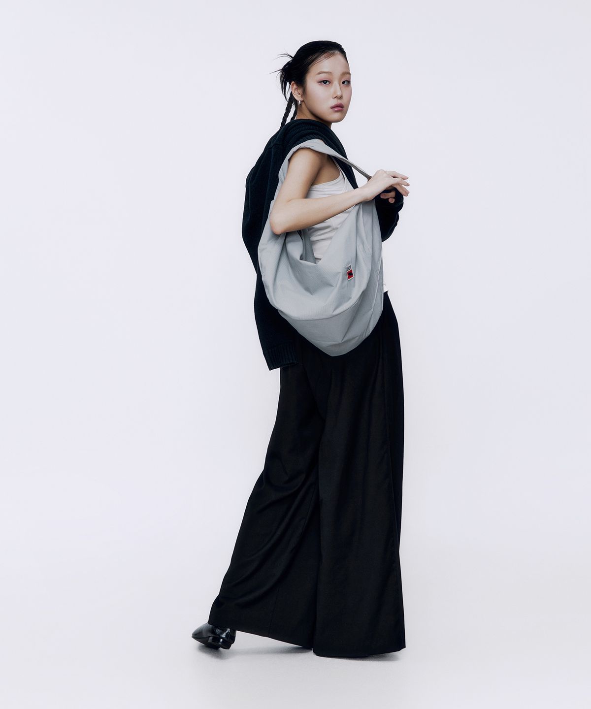 큐클리프(CUECLYP) [PAPARAZZI] Standard Hobo Bag (Light Gray)