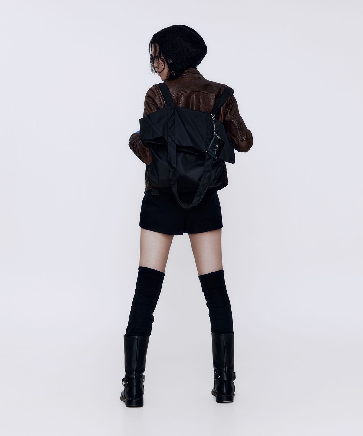 큐클리프(CUECLYP) [PAPARAZZI] Large Tote Bag (Black)