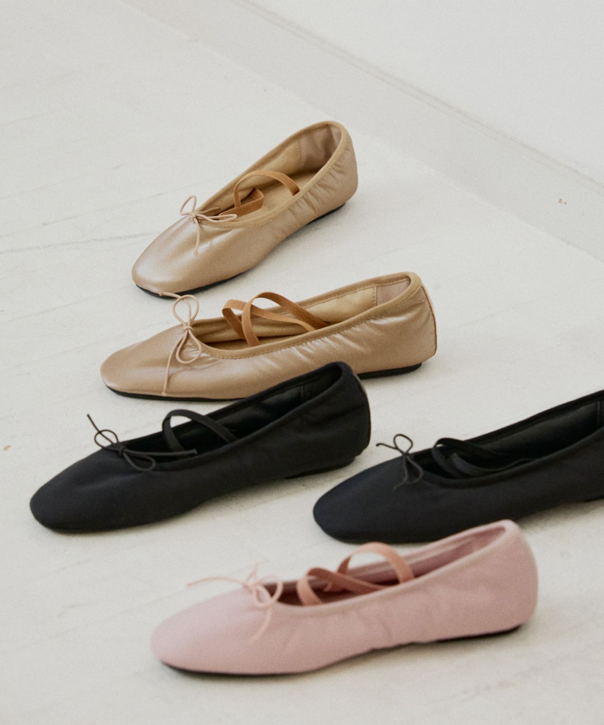 코모레비뮤지엄(KOMOREBI MUSEUM) KM285 핸드메이드 패디드 밴딩 플랫 슈즈 I 4Colors