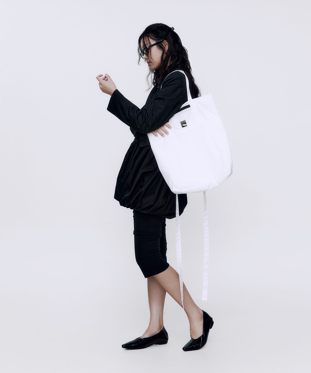 큐클리프(CUECLYP) [PAPARAZZI] Mini Tote Bag (White)