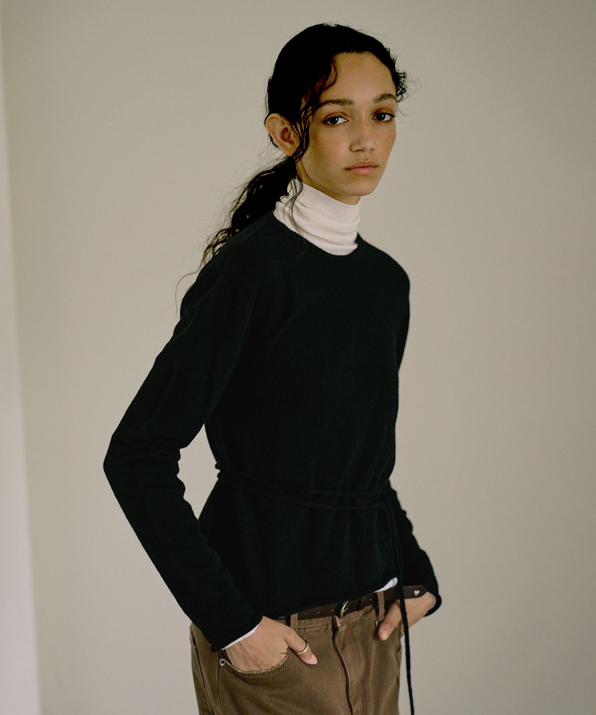 로브로브(LOVLOV) FINE WOOL STRING KNIT