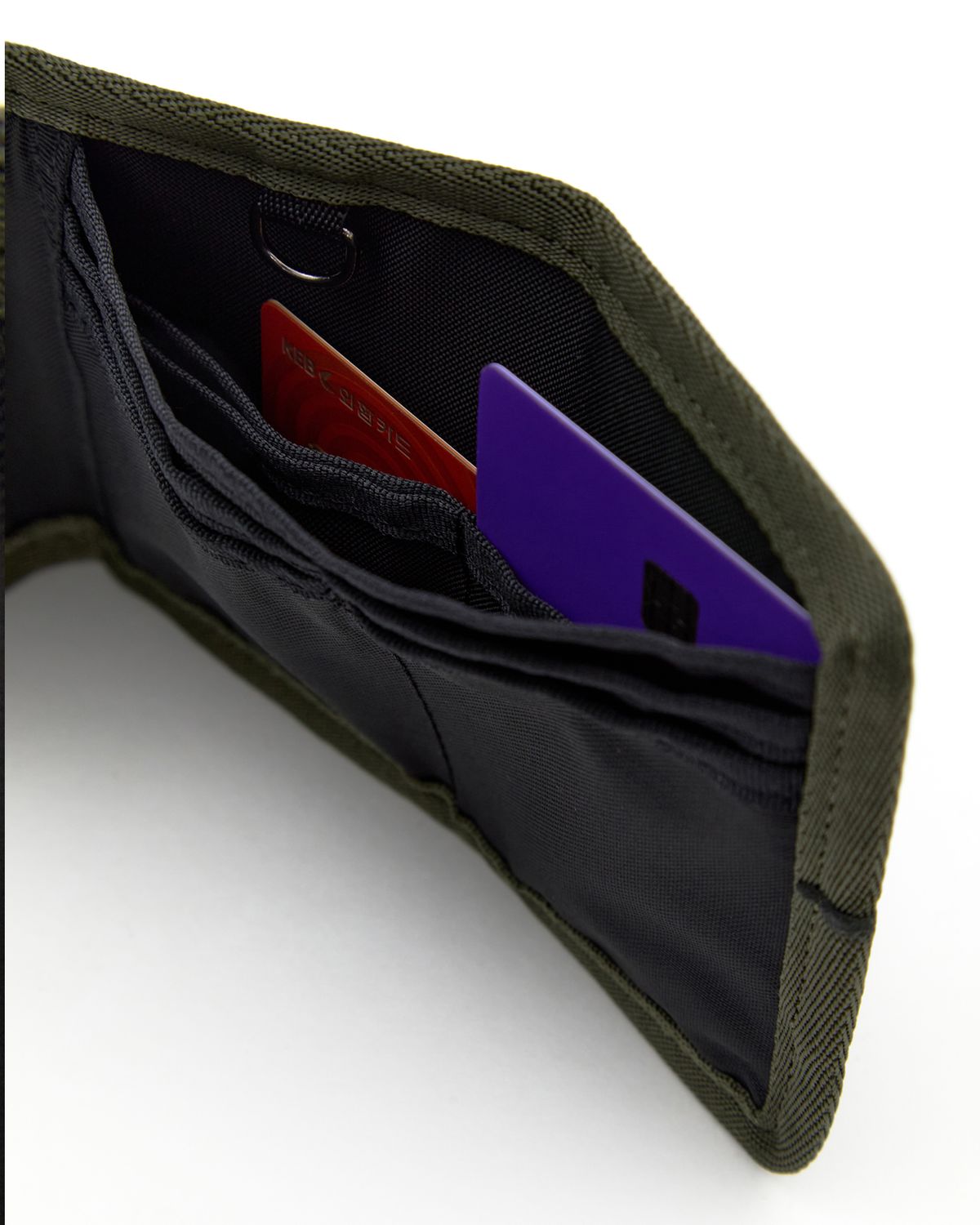큐클리프(CUECLYP) [PAPARAZZI] Curved Wallet (Khaki)