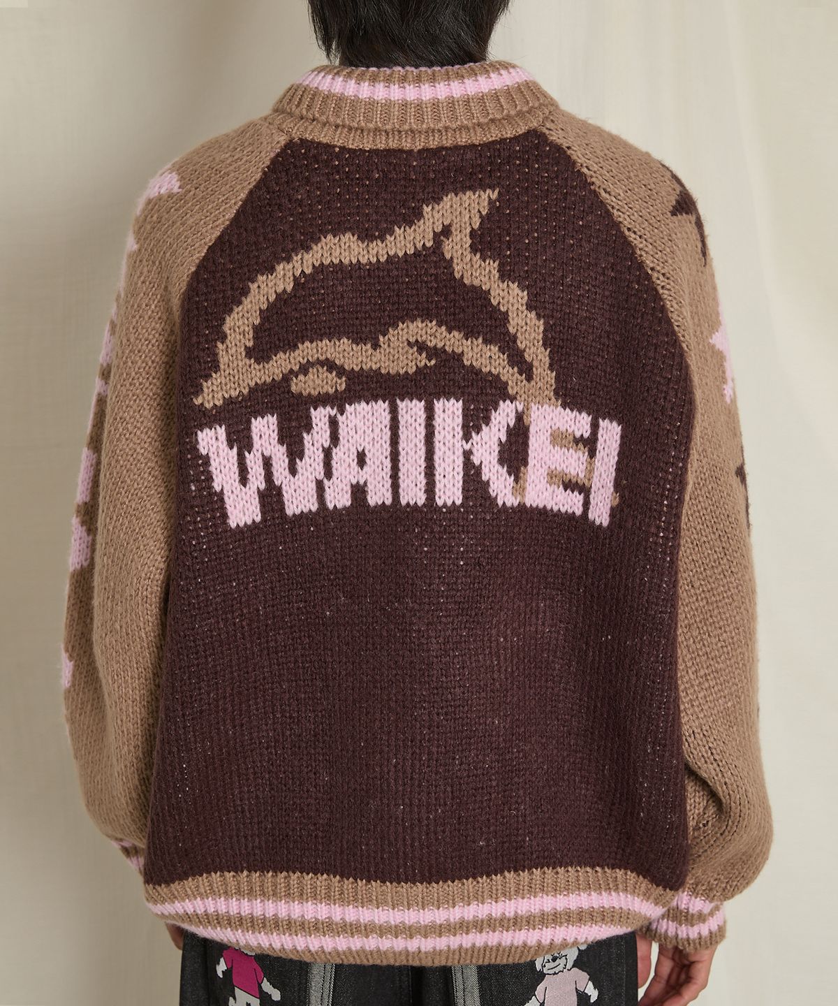 와이케이(WAIKEI) 돌핀 스타 로고 집업 헤비 가디건 브라운