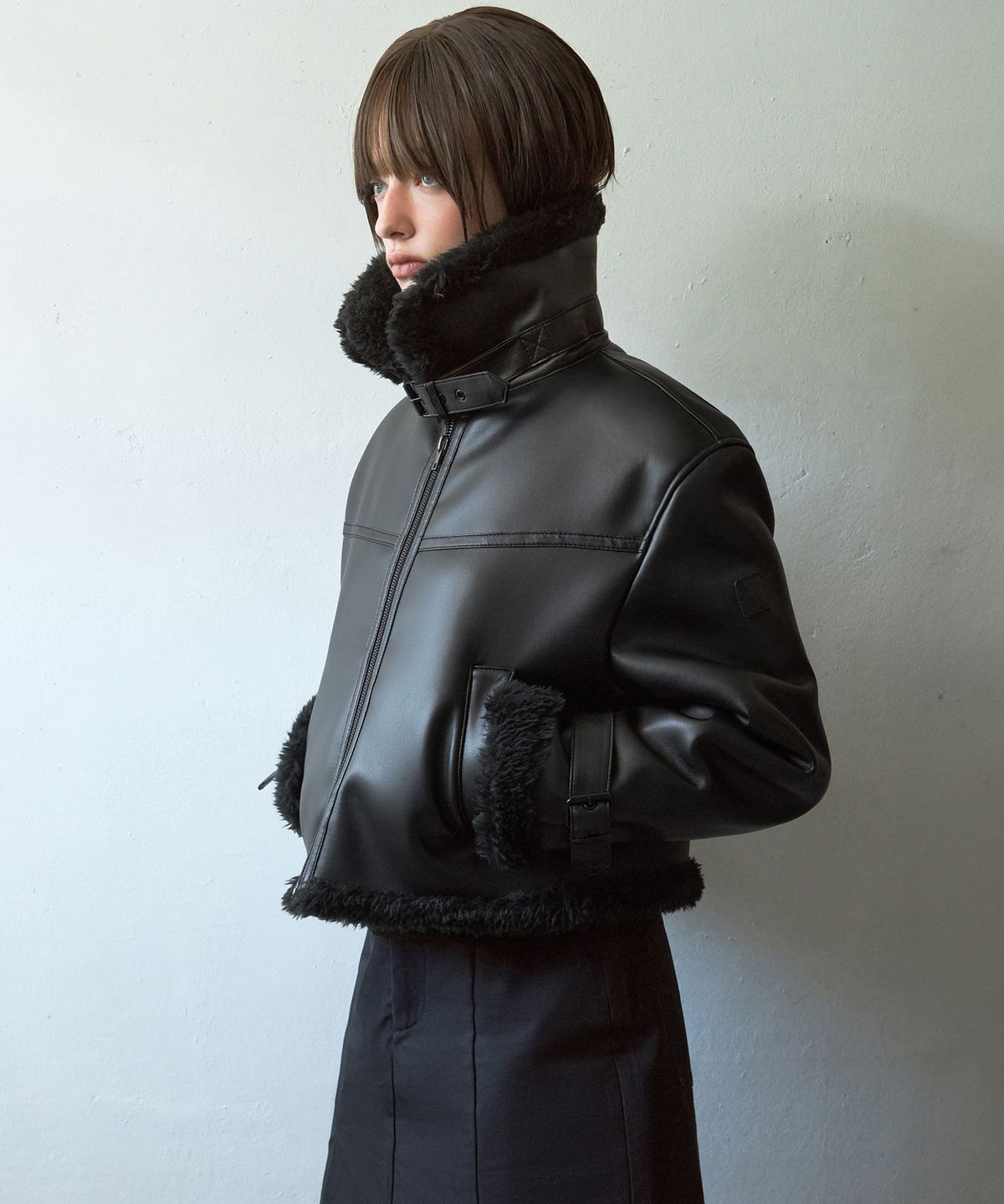 레더리(LEATHERY) 오블리크 오버핏 레더 무스탕 자켓 [ALL BLACK]
