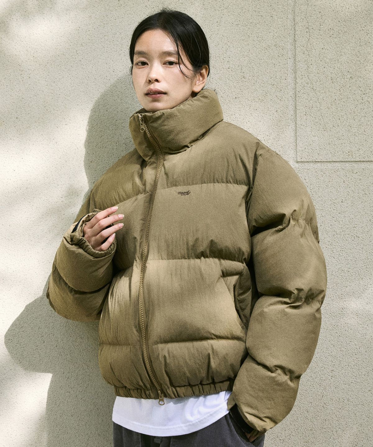 미니멀프로젝트(MINIMALPROJECT) 자수 로고 크롭  푸퍼 숏패딩 MPJ108 [BROWN]