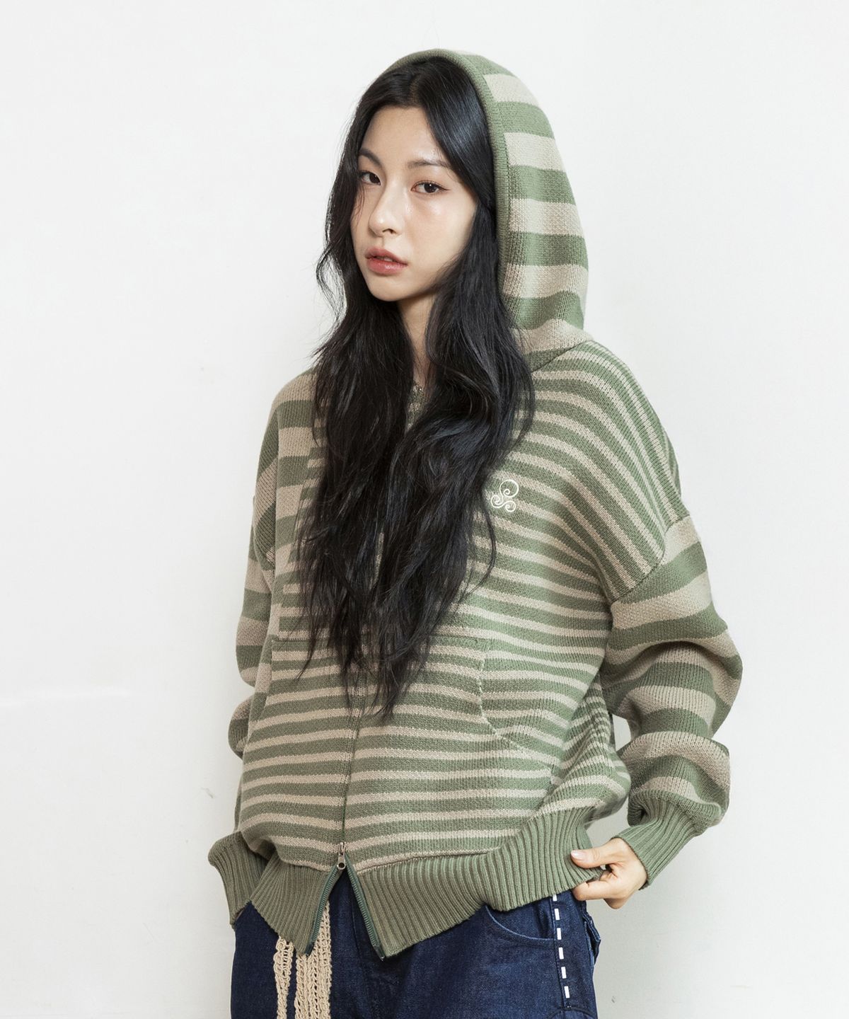 루나키후(RuNaKi'Hu') WXK008 언발란스 스트라이프 니트 후드 집업 (KHAKI)
