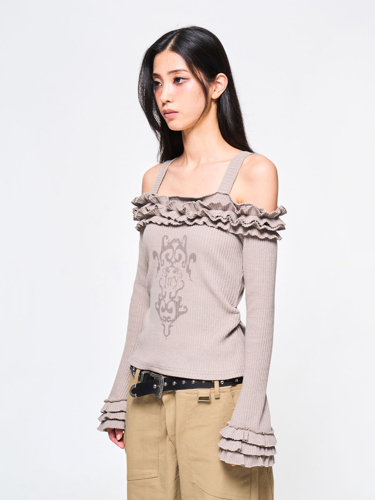 와이이이엘(YEEL) OFF-SHOULDER RUFFLE TOP BROWN