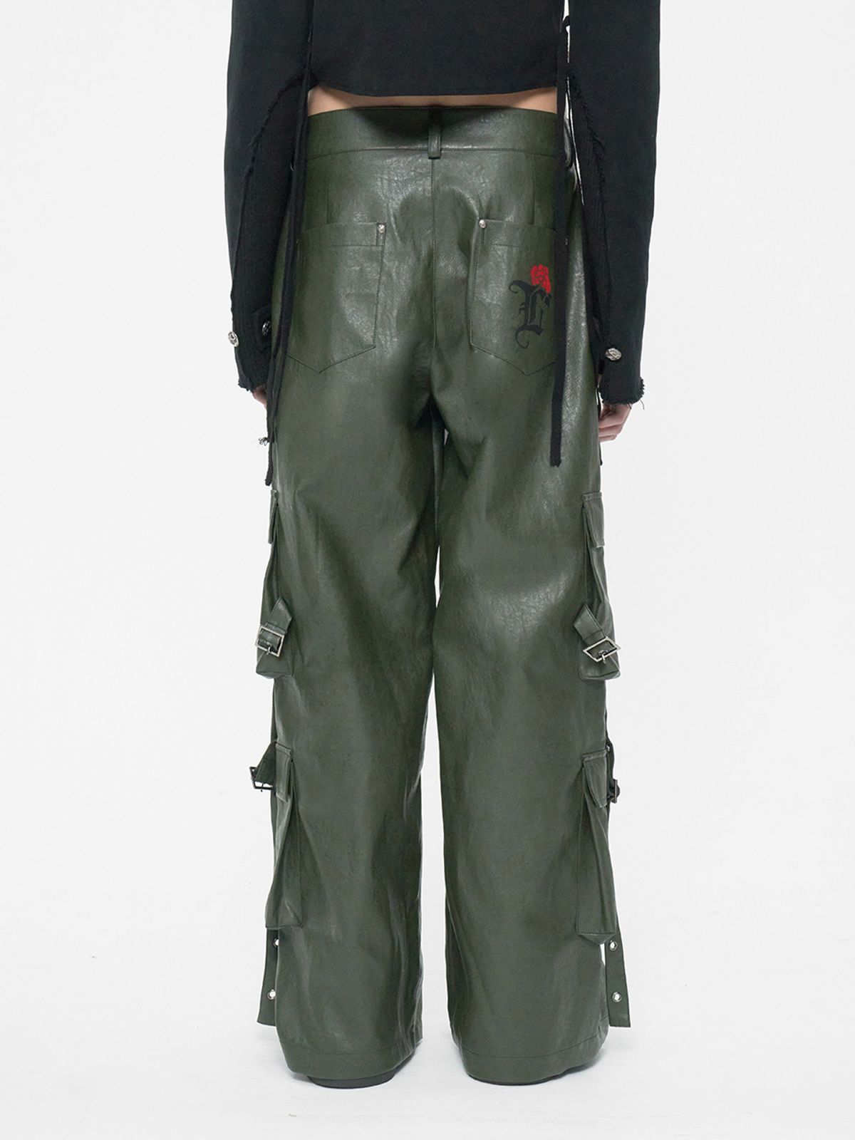 와이이이엘(YEEL) EYELET CARGO LEATHER PANTS KHAKI