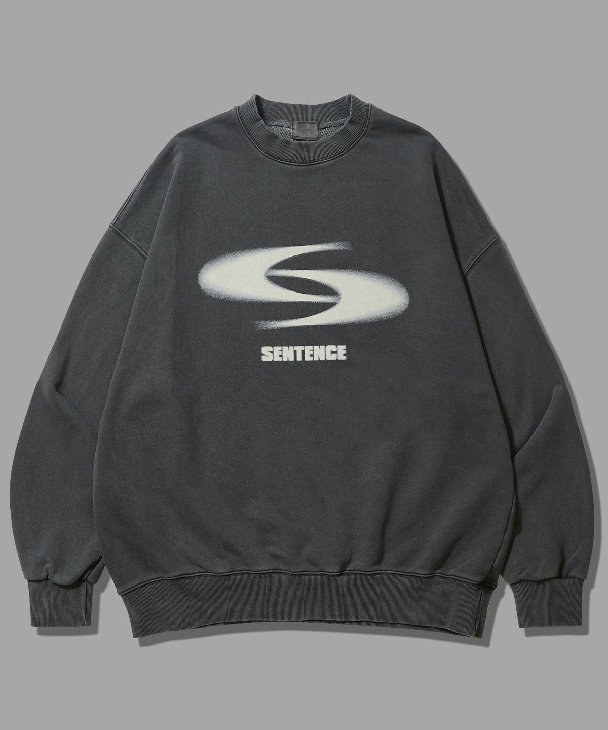 더마일(THEMILE) 센텐스 이센셜 스웨트 맨투맨 PIGMENT D.GREY