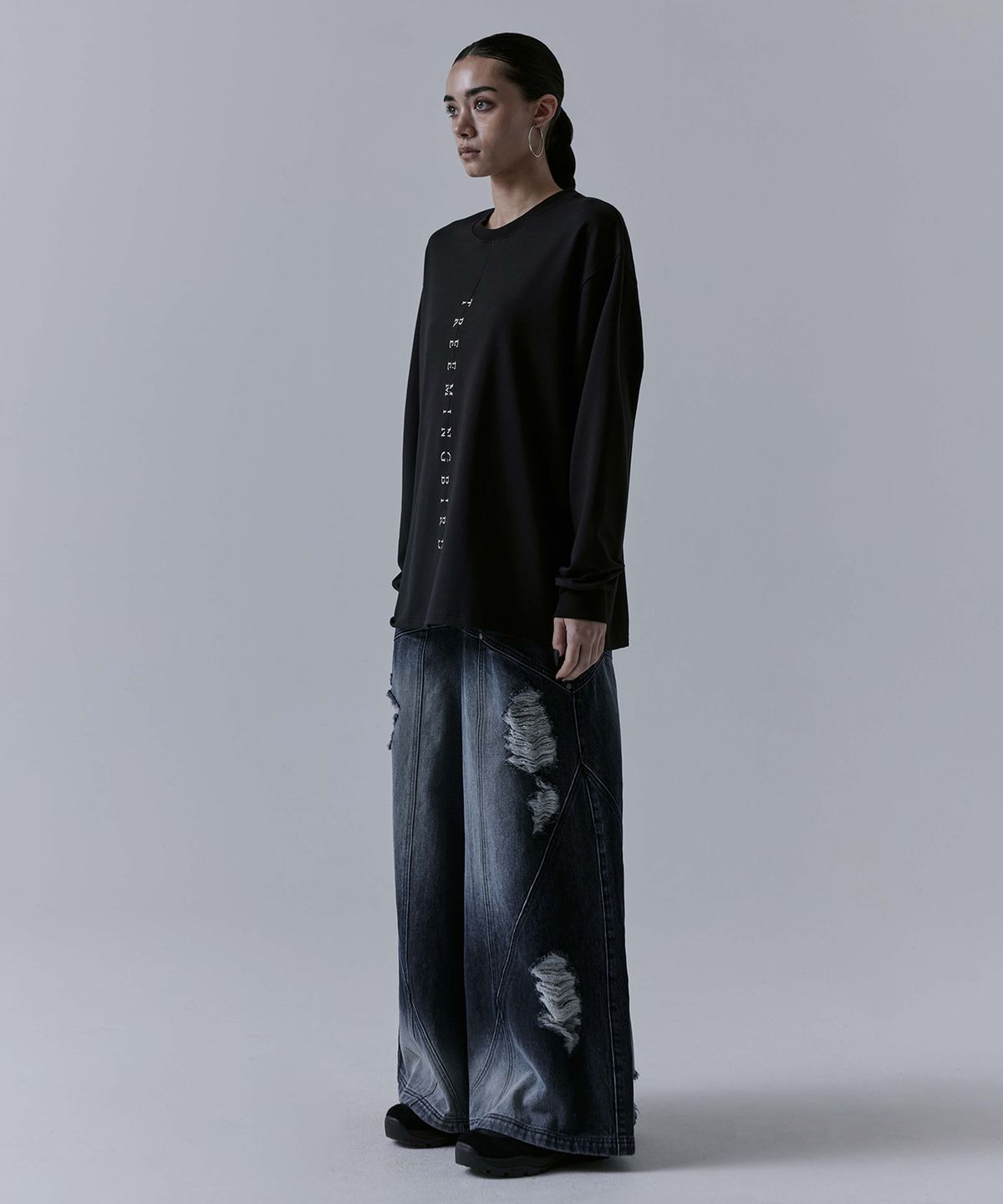 트리밍버드(TREEMINGBIRD) Incision Lettering Over-fit Long Sleeves [ Black ]