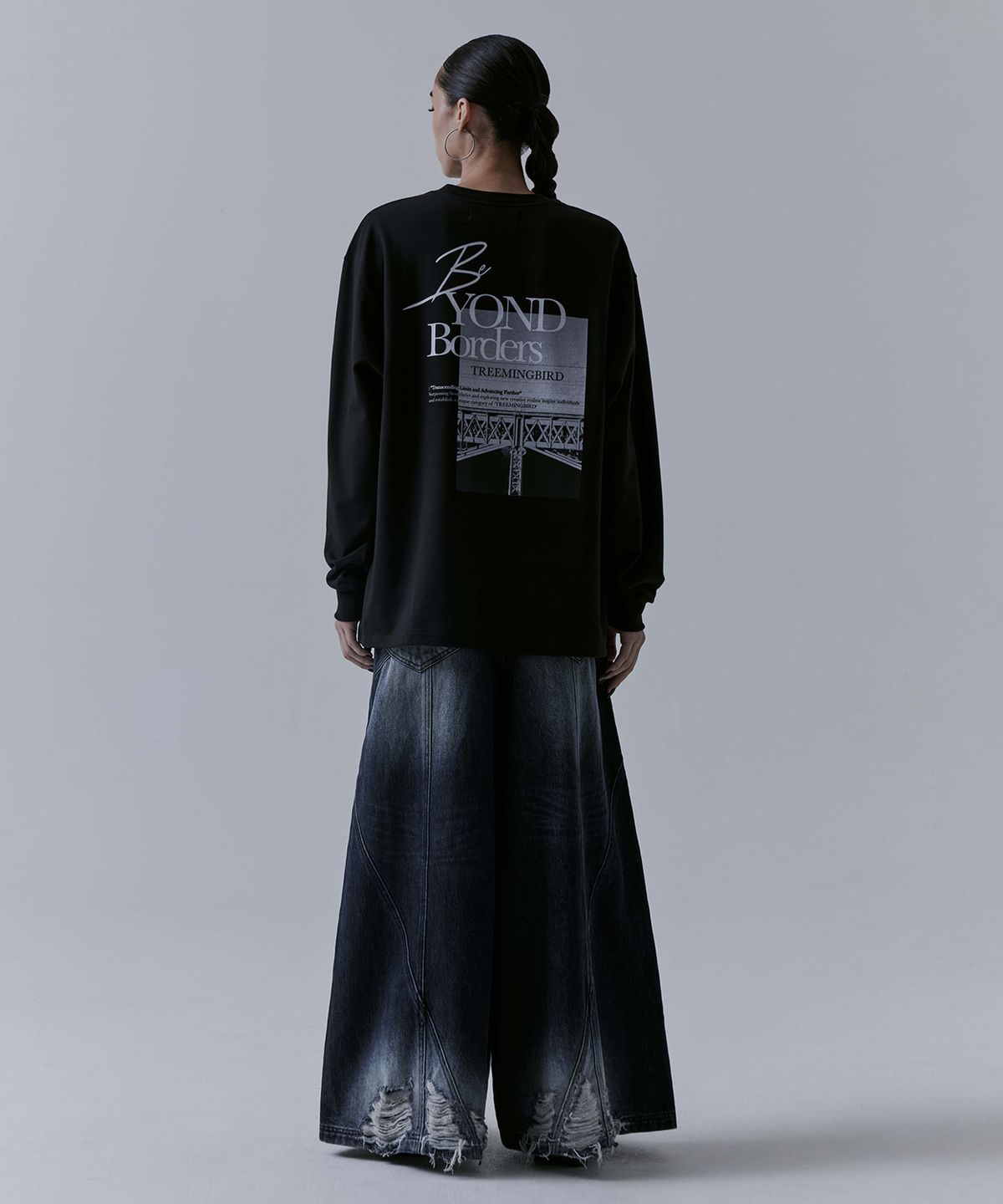 트리밍버드(TREEMINGBIRD) Incision Lettering Over-fit Long Sleeves [ Black ]