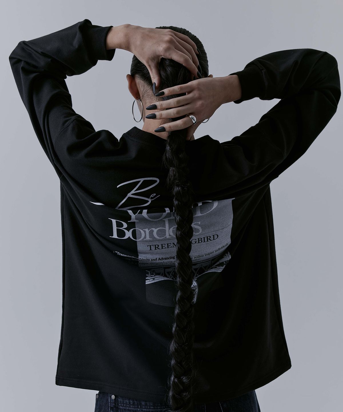 트리밍버드(TREEMINGBIRD) Incision Lettering Over-fit Long Sleeves [ Black ]