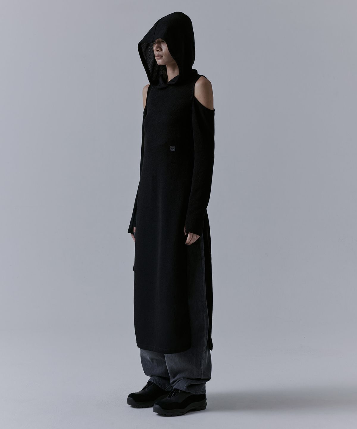 트리밍버드(TREEMINGBIRD) Hooded Cold-shoulder One-piece [ Black ]