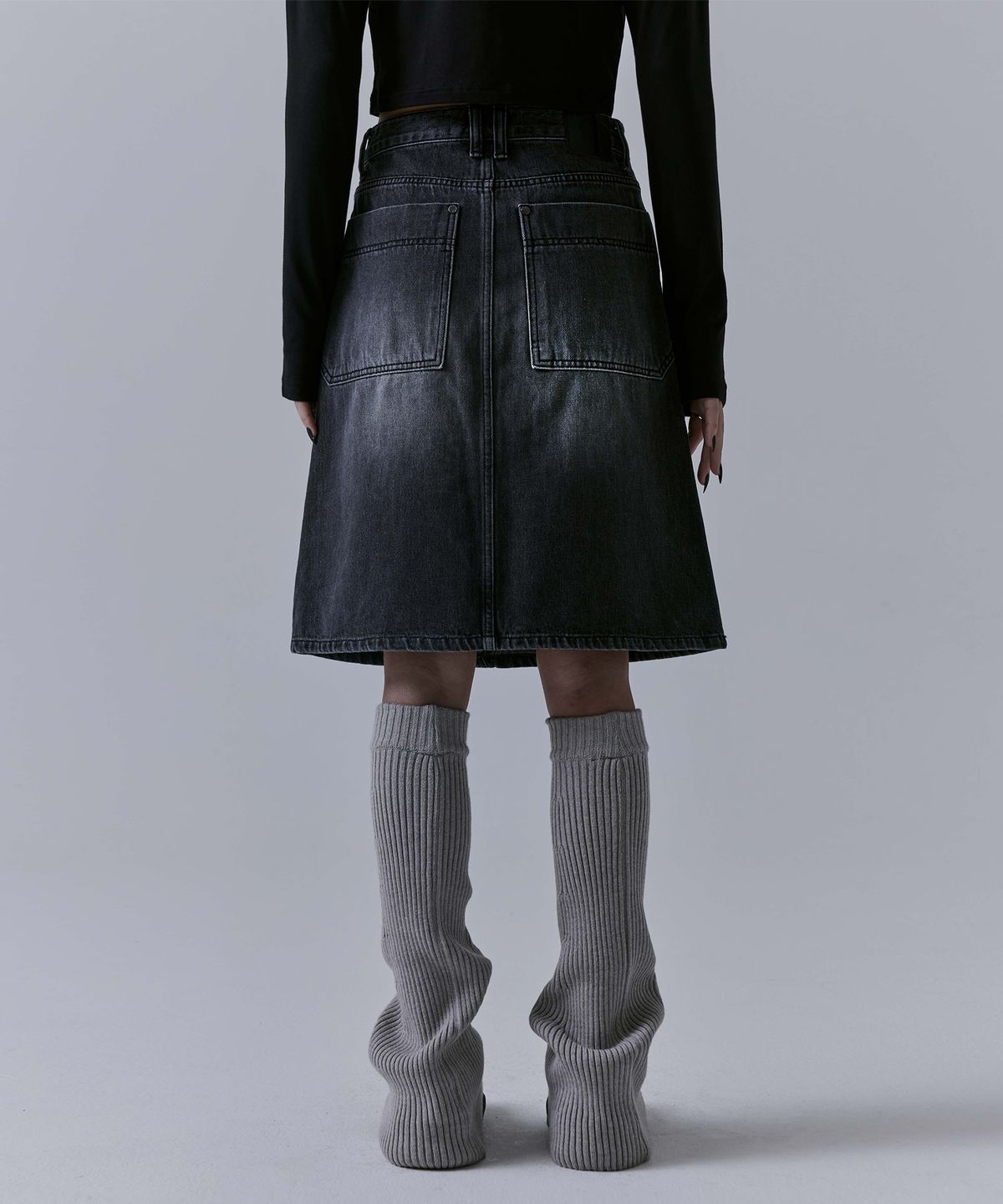트리밍버드(TREEMINGBIRD) One Button Denim Set-up Skirt [ Black ]