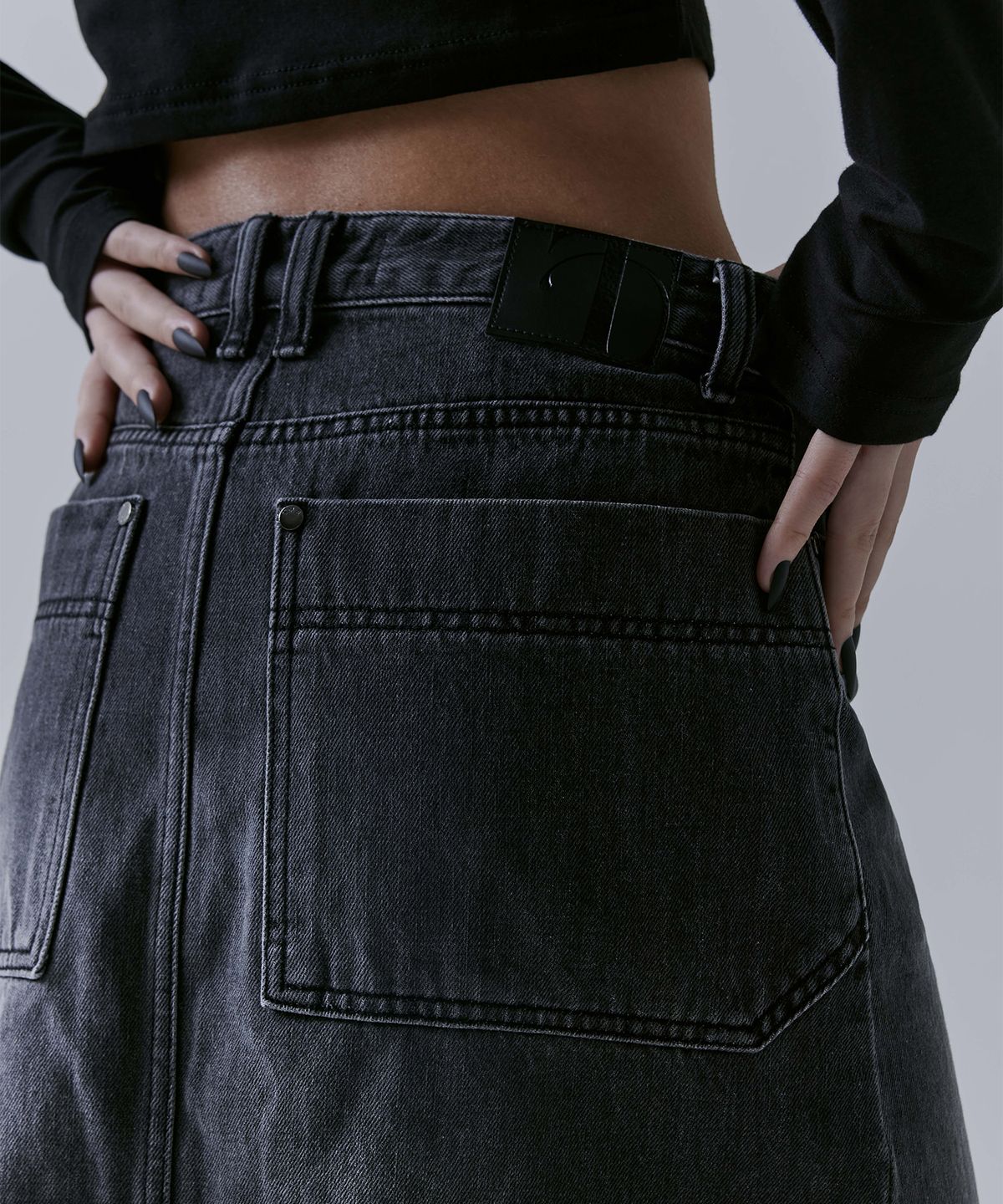 트리밍버드(TREEMINGBIRD) One Button Denim Set-up Skirt [ Black ]