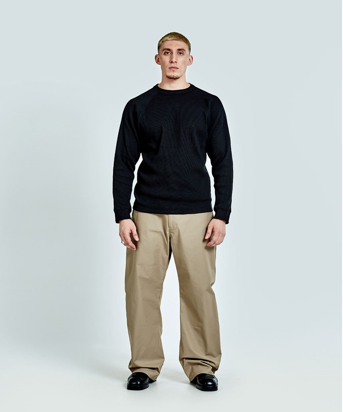 51퍼센트(51PERCENT) Waffle logo longsleeve - Black